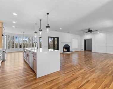 350 Kelson Drive - Photo Thumbnail 9