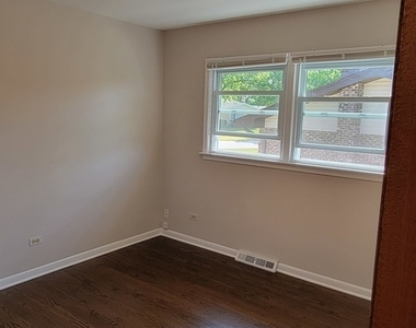 608 Trent Lane - Photo Thumbnail 12