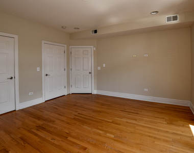 2942 N Lincoln Avenue - Photo Thumbnail 17