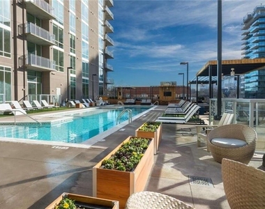 205 12th Street Ne - Photo Thumbnail 2