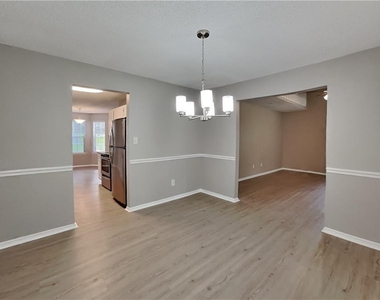 4015 Sharon Woods Drive - Photo Thumbnail 5