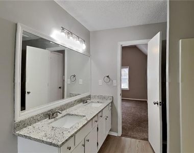 4015 Sharon Woods Drive - Photo Thumbnail 9