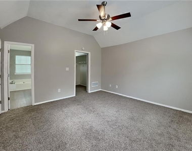 4015 Sharon Woods Drive - Photo Thumbnail 7