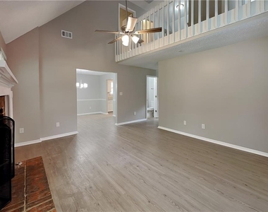 4015 Sharon Woods Drive - Photo Thumbnail 2