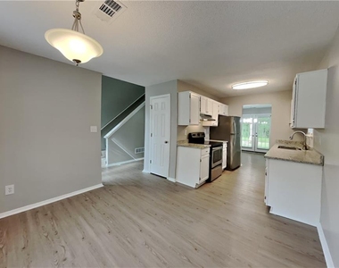 4015 Sharon Woods Drive - Photo Thumbnail 4