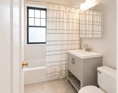 2332 W Addison Street - Photo Thumbnail 6