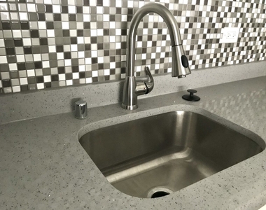211 E Ohio Street - Photo Thumbnail 6