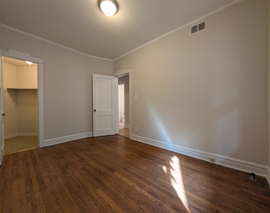 2647 N Sawyer Avenue - Photo Thumbnail 14
