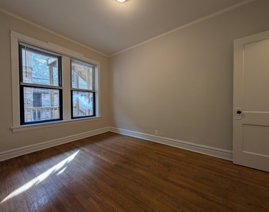 2647 N Sawyer Avenue - Photo Thumbnail 13