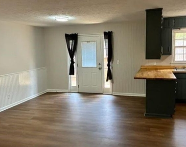 1011 Smith Sisters Road - Photo Thumbnail 10