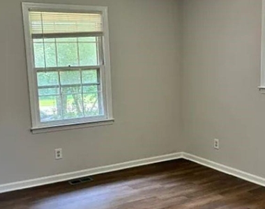1011 Smith Sisters Road - Photo Thumbnail 3