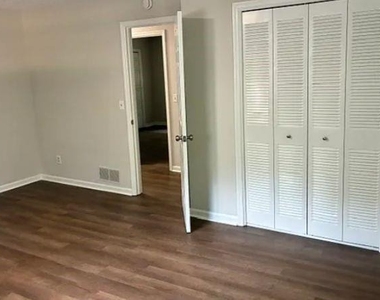 1011 Smith Sisters Road - Photo Thumbnail 6