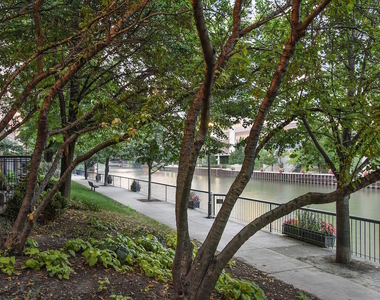 400 N Clinton Street - Photo Thumbnail 29