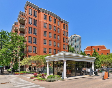 400 N Clinton Street - Photo Thumbnail 1