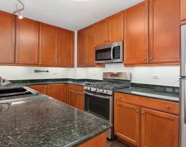 400 N Clinton Street - Photo Thumbnail 11