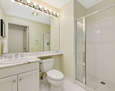 400 N Clinton Street - Photo Thumbnail 16