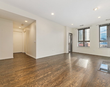 400 N Clinton Street - Photo Thumbnail 5