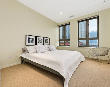400 N Clinton Street - Photo Thumbnail 13