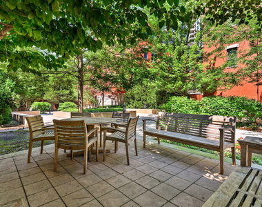 400 N Clinton Street - Photo Thumbnail 22
