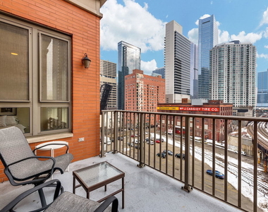 400 N Clinton Street - Photo Thumbnail 17