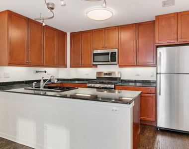 400 N Clinton Street - Photo Thumbnail 9