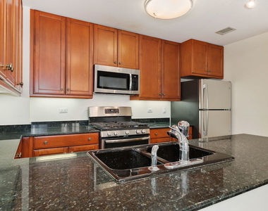 400 N Clinton Street - Photo Thumbnail 10