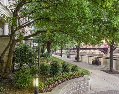 400 N Clinton Street - Photo Thumbnail 32