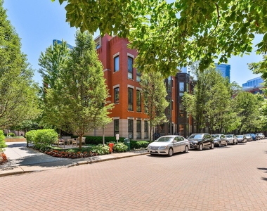 400 N Clinton Street - Photo Thumbnail 20
