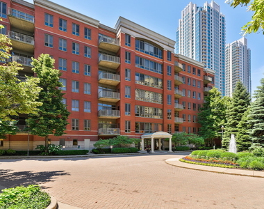 400 N Clinton Street - Photo Thumbnail 2