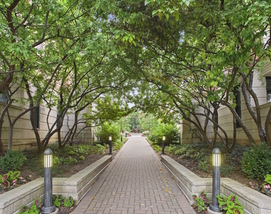 400 N Clinton Street - Photo Thumbnail 24