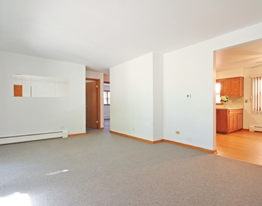 5534 W Bryn Mawr Avenue - Photo Thumbnail 4