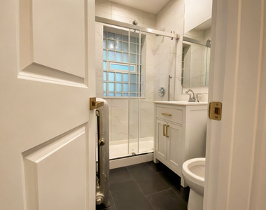 5054 N Wolcott Avenue - Photo Thumbnail 5