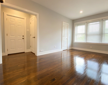 5054 N Wolcott Avenue - Photo Thumbnail 4