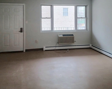 5741 W 35th Street - Photo Thumbnail 3