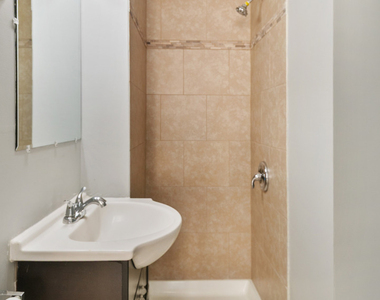 17306 Holmes Avenue - Photo Thumbnail 12