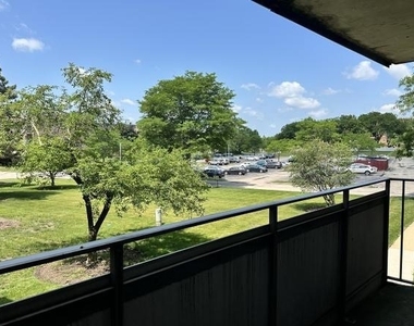 1460 Fairlane Drive - Photo Thumbnail 7