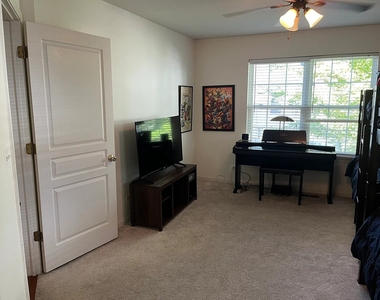 1290 Derry Lane - Photo Thumbnail 8