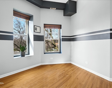 4545 S Drexel Boulevard - Photo Thumbnail 10