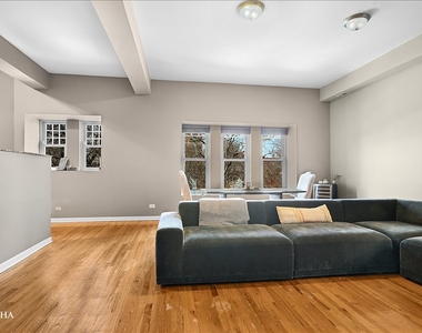 4545 S Drexel Boulevard - Photo Thumbnail 3