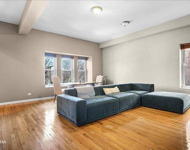 4545 S Drexel Boulevard - Photo Thumbnail 1