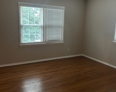 216 S 15th Street - Photo Thumbnail 8