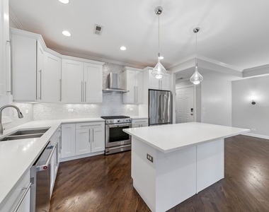 953 W Montana Street - Photo Thumbnail 3