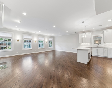953 W Montana Street - Photo Thumbnail 1