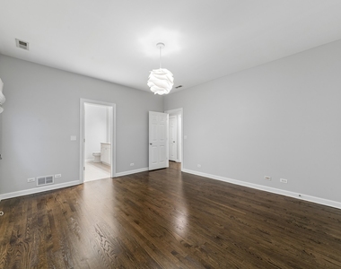 953 W Montana Street - Photo Thumbnail 6