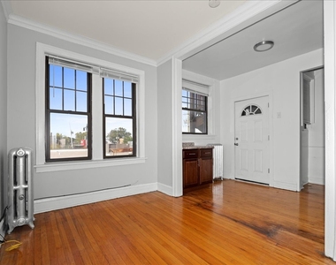 2348 W Addison Street - Photo Thumbnail 3