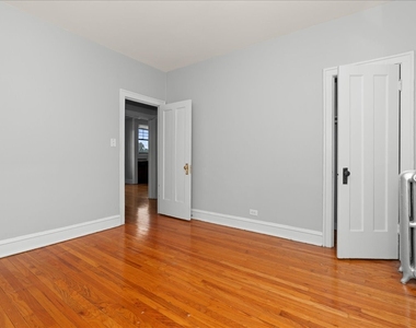 2348 W Addison Street - Photo Thumbnail 6
