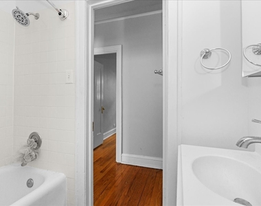 2348 W Addison Street - Photo Thumbnail 4