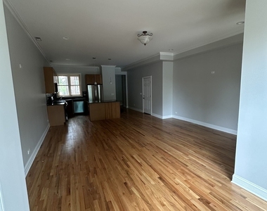 4824 S King Drive - Photo Thumbnail 2