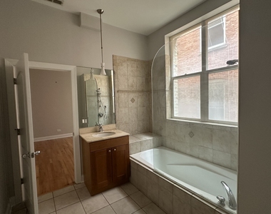 4824 S King Drive - Photo Thumbnail 10