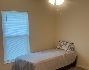 108 Dublin Circle - Photo Thumbnail 5